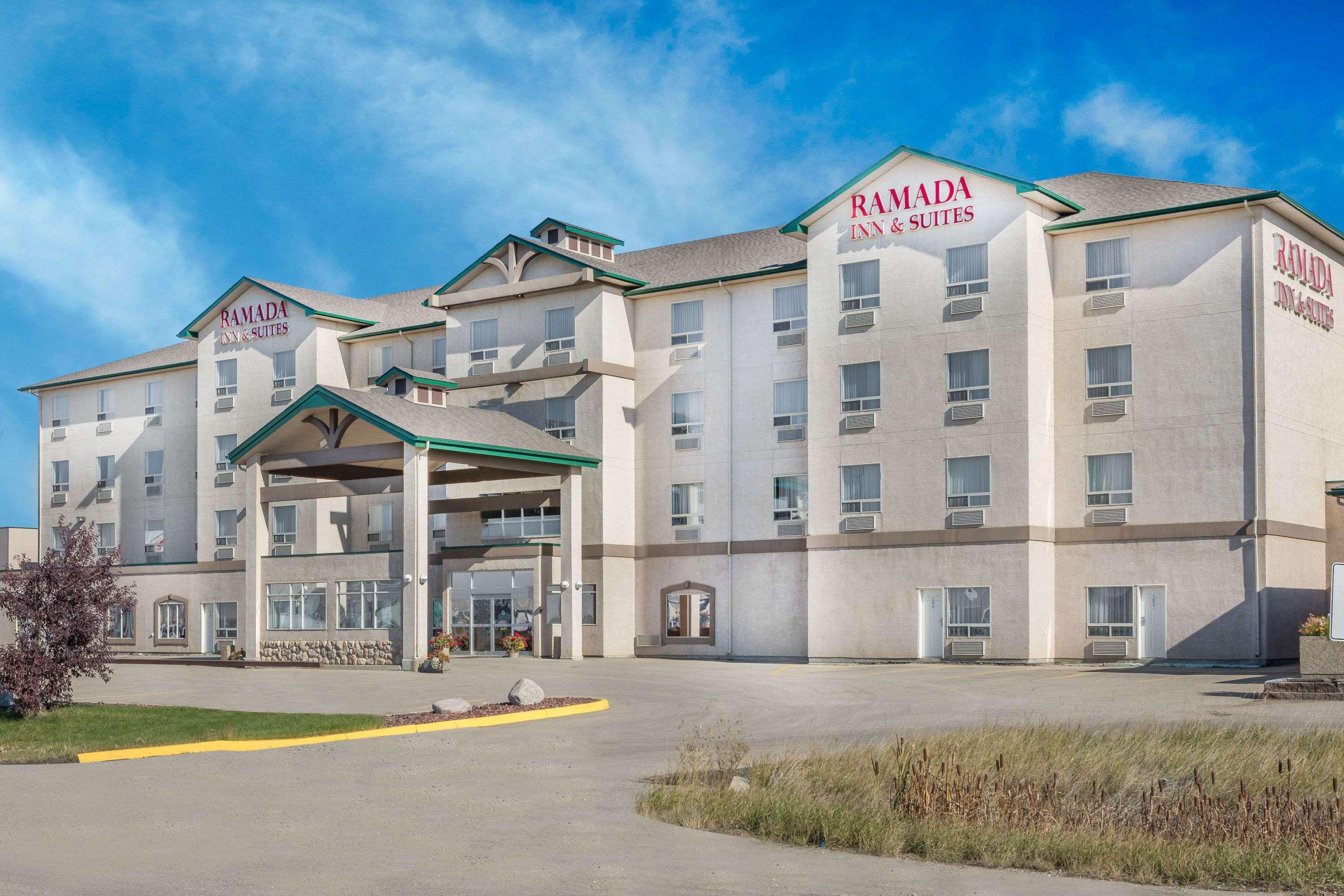 Ramada By Wyndham Clairmont/Grande Prairie Hotel Luaran gambar